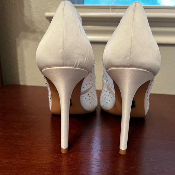 White By Vera Wang Jeweled Wedding Heels Size 10 - Picture 6 of 9